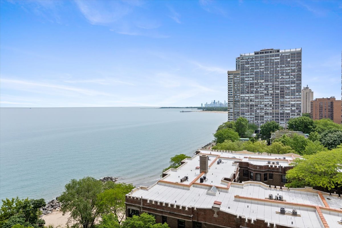 6301 North Sheridan Road Chicago IL 60660