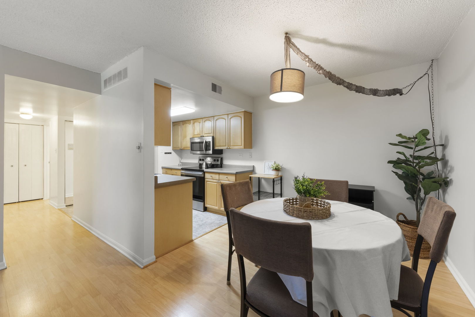 8000 Woodglen Lane Downers Grove IL 60516