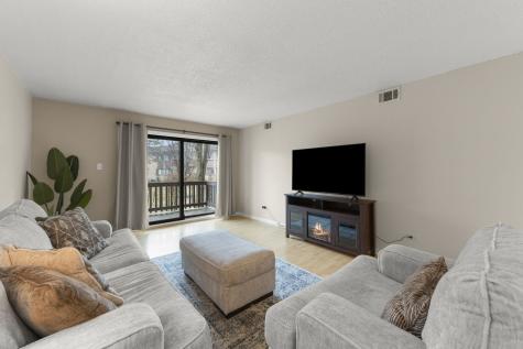 8000 Woodglen Lane Downers Grove IL 60516
