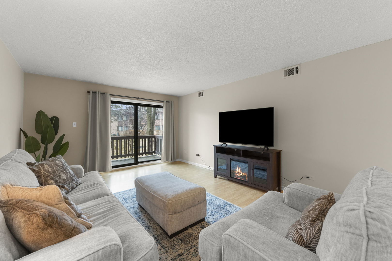 8000 Woodglen Lane Downers Grove IL 60516