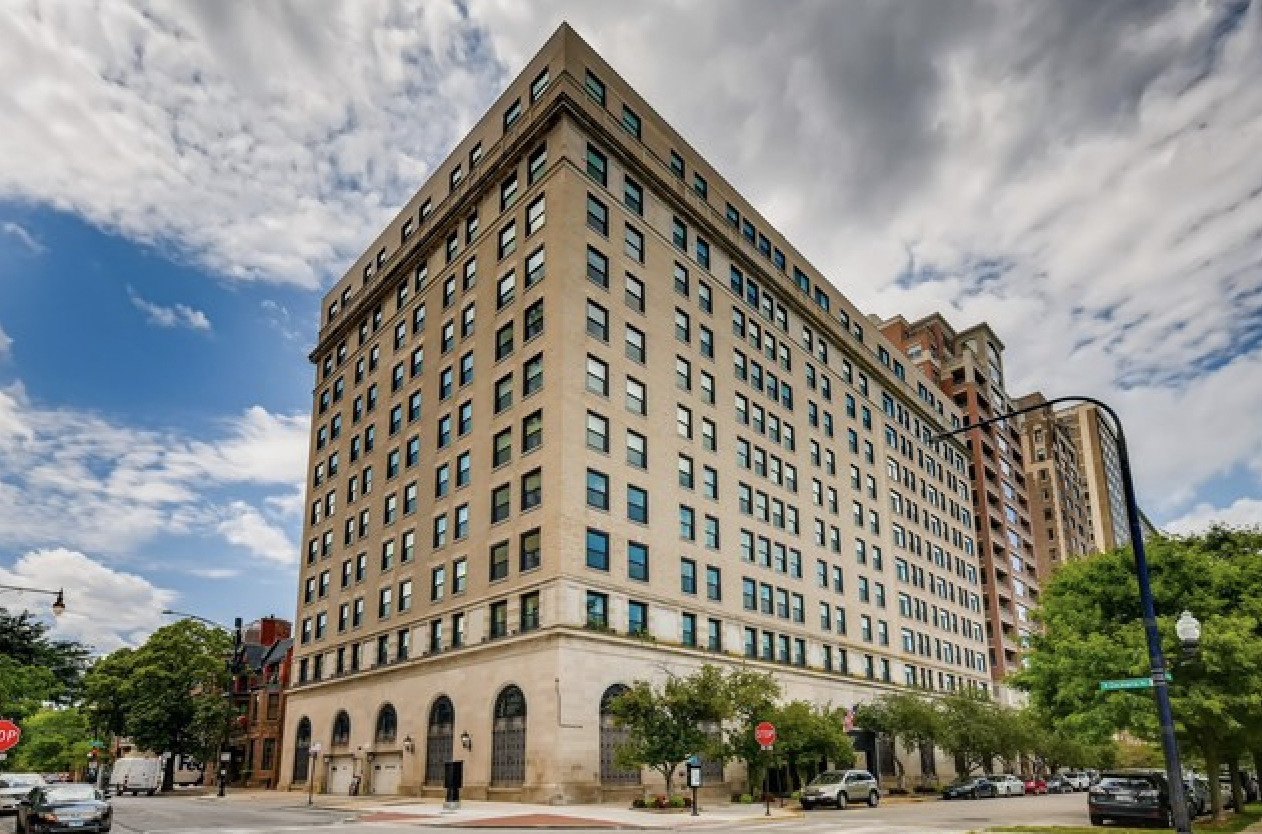 2100 North Lincoln Park West Chicago IL 60614