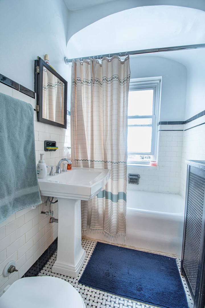 1217 West Granville Avenue Chicago IL 60660