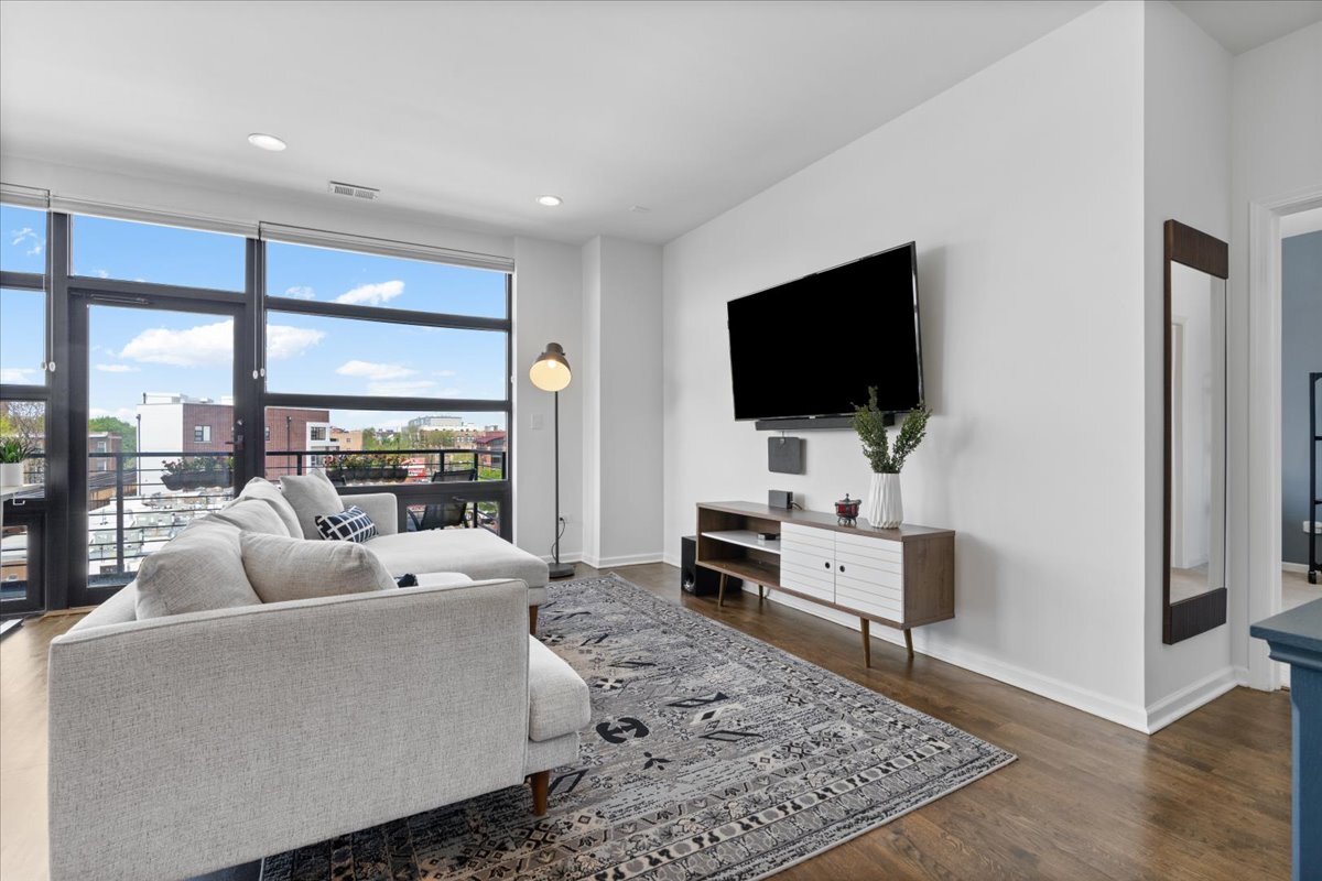2045 West Concord Place Chicago IL 60647