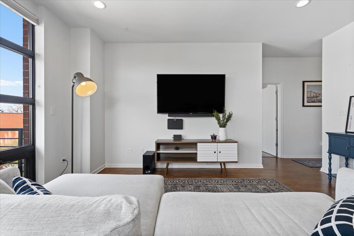 2045 West Concord Place Chicago IL 60647