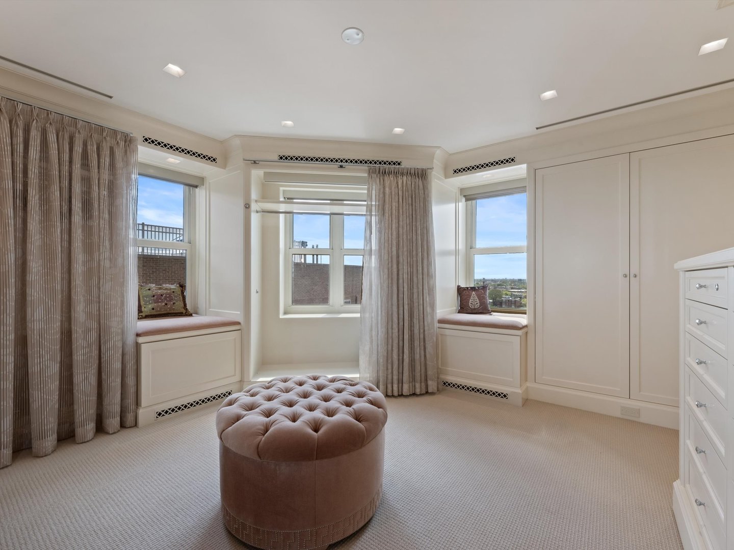 2120 North Lincoln Park West Chicago IL 60614