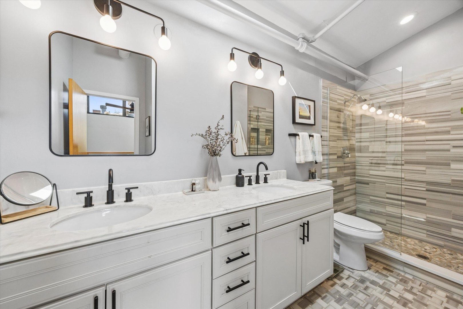 3024 North Lincoln Avenue Chicago IL 60657
