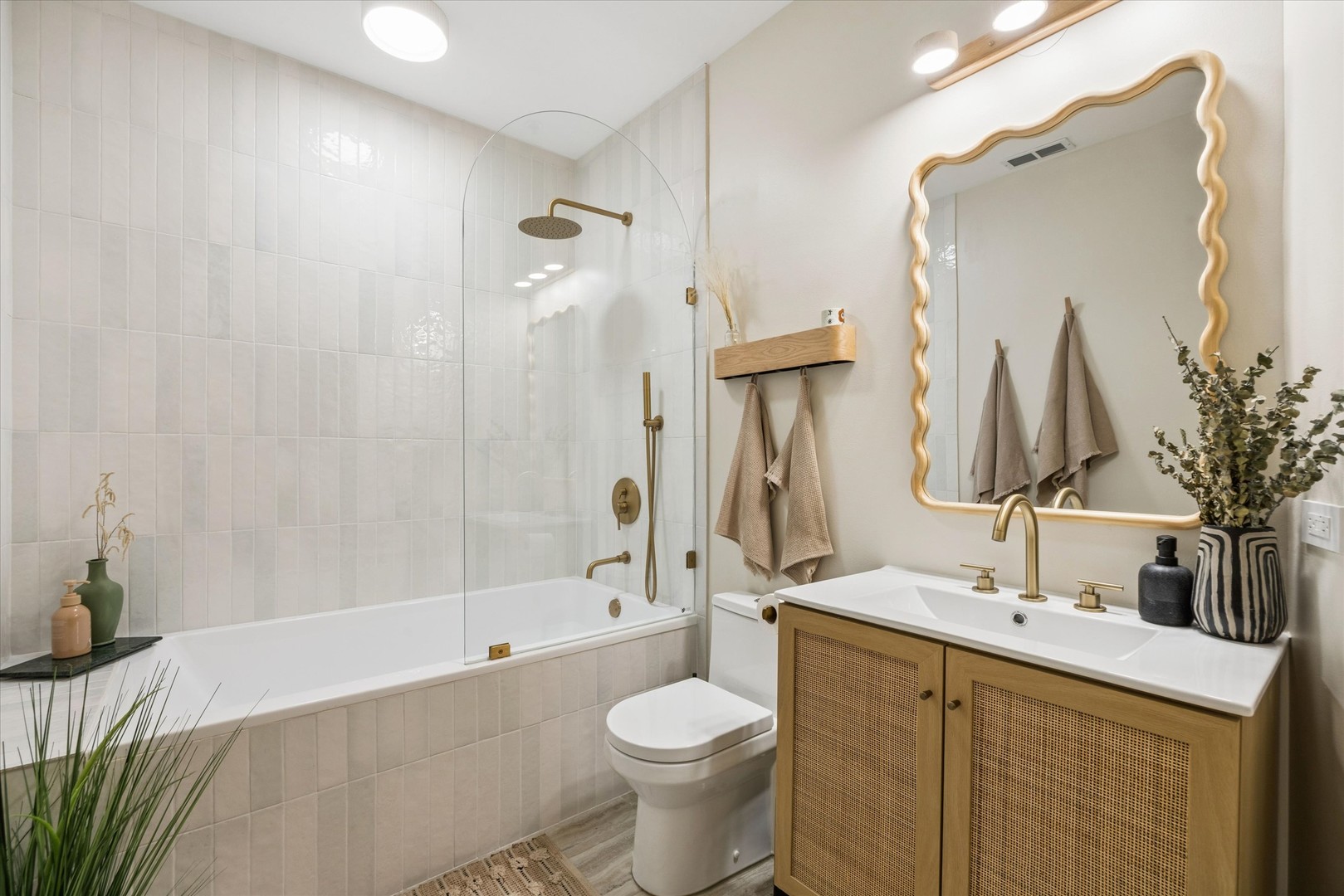 3024 North Lincoln Avenue Chicago IL 60657