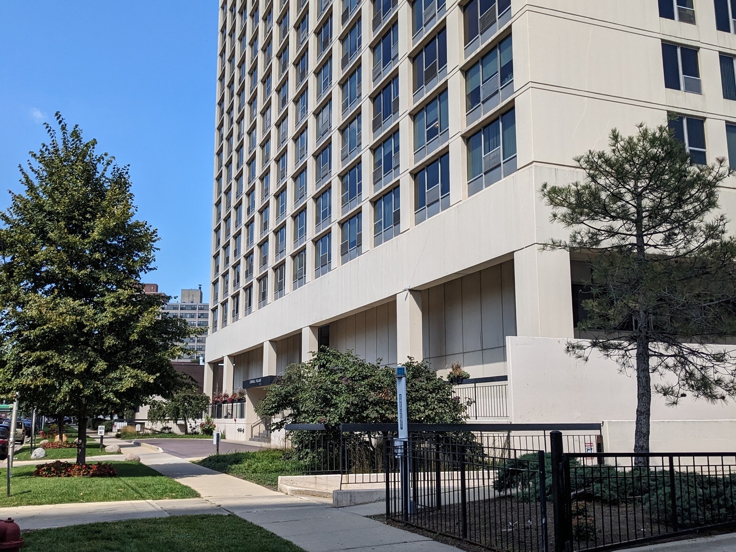 5201 South Cornell Avenue Chicago IL 60615
