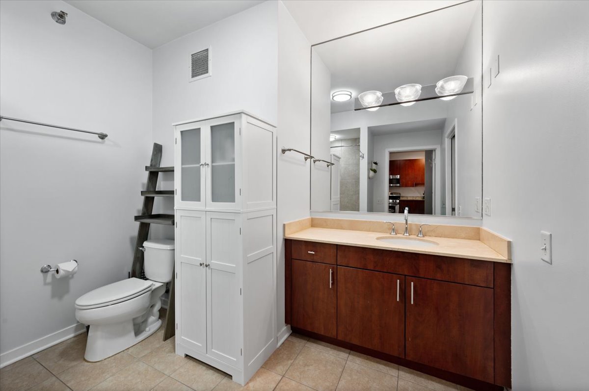 757 North Orleans Street Chicago IL 60654
