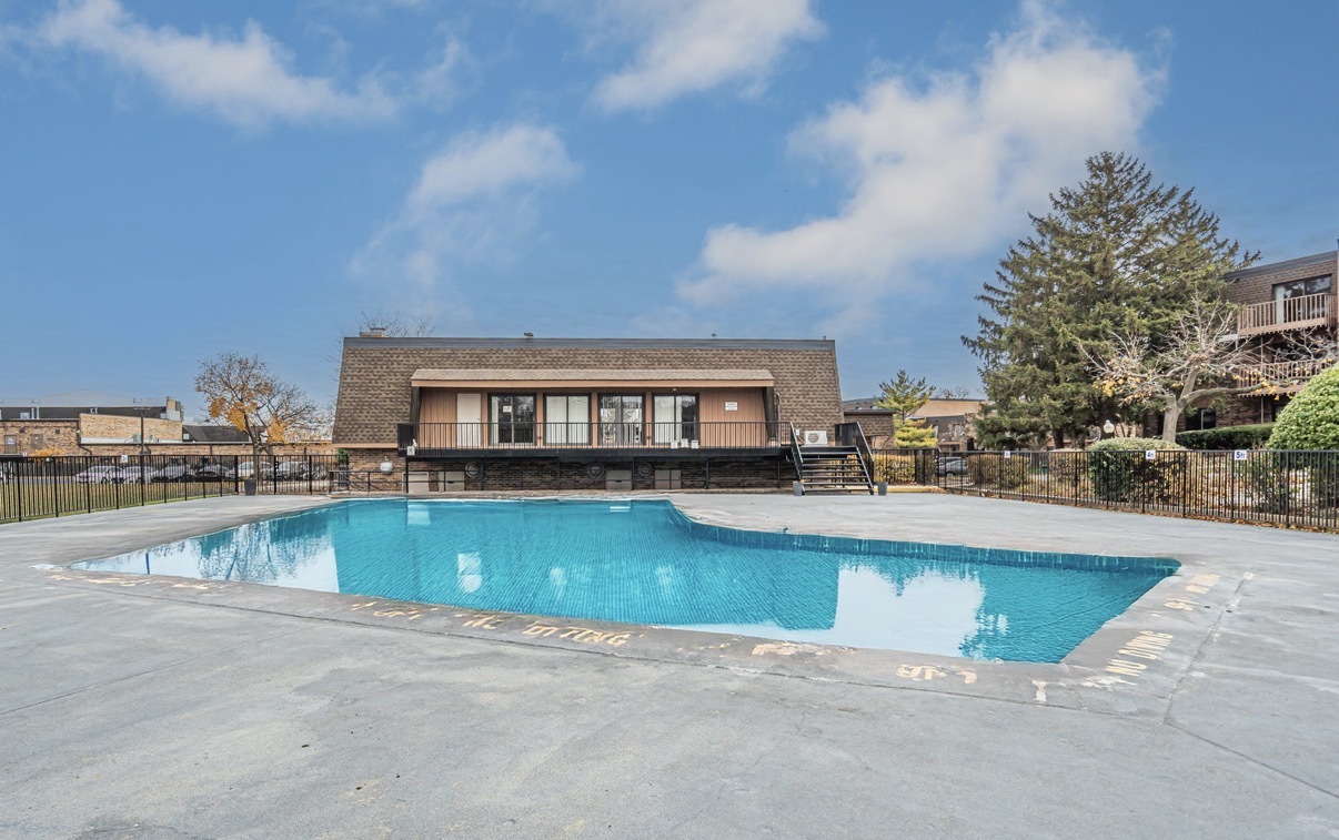717 Killarney Court Schaumburg IL 60193
