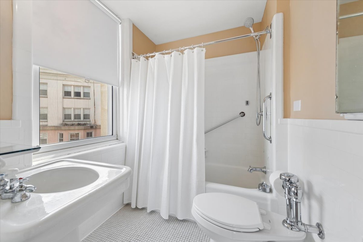 5555 North Sheridan Road Chicago IL 60640