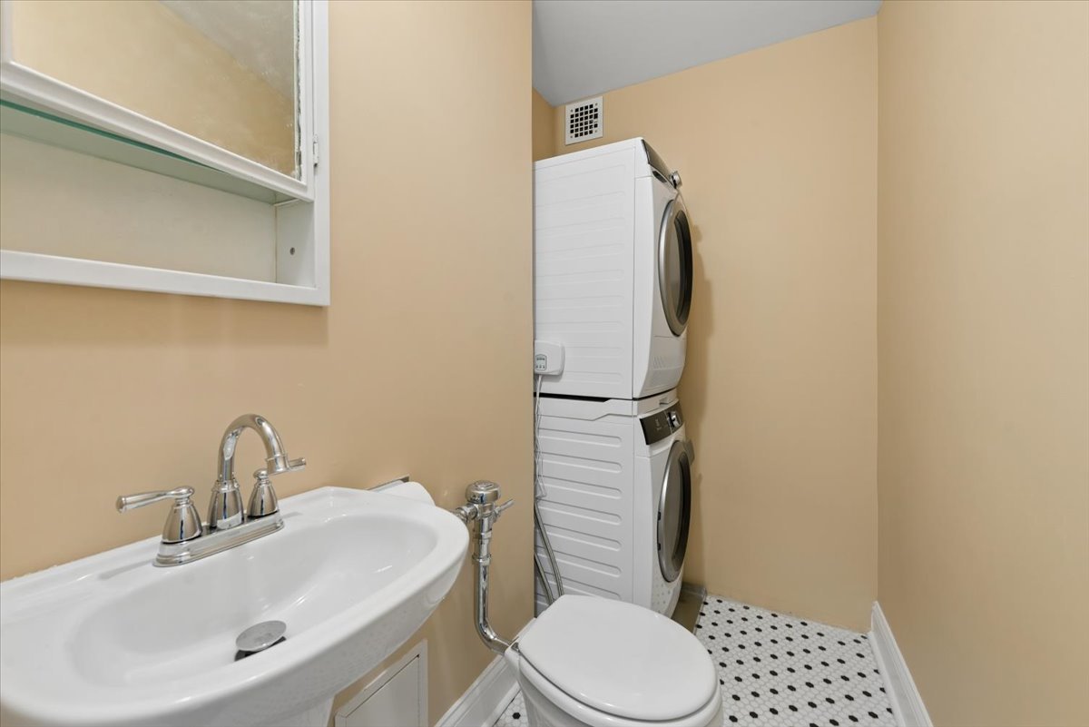 5555 North Sheridan Road Chicago IL 60640