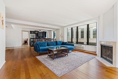 40 East Delaware Place Chicago IL 60611