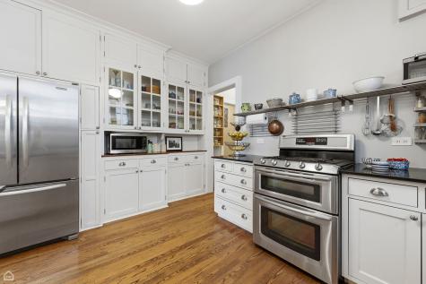 2060 West Farwell Avenue Chicago IL 60645