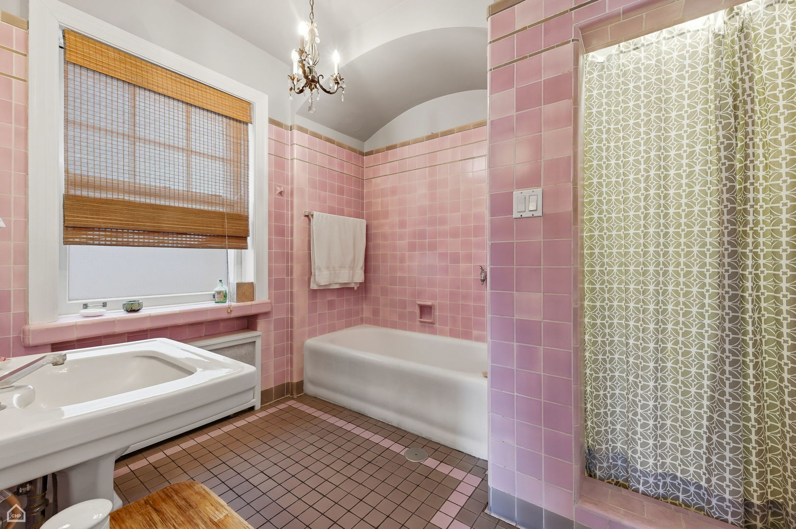 2060 West Farwell Avenue Chicago IL 60645