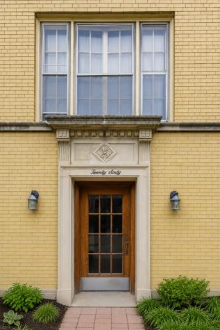 2060 West Farwell Avenue Chicago IL 60645
