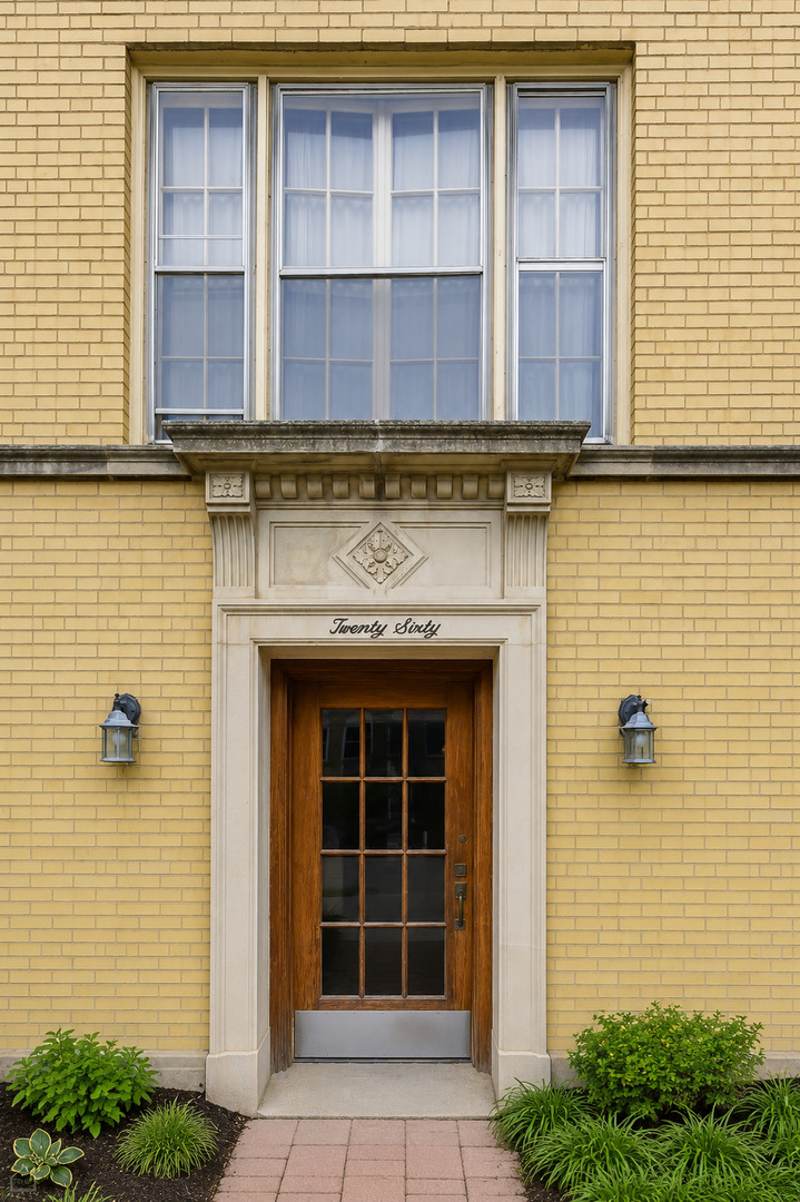 2060 West Farwell Avenue Chicago IL 60645