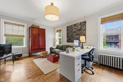 2060 West Farwell Avenue Chicago IL 60645