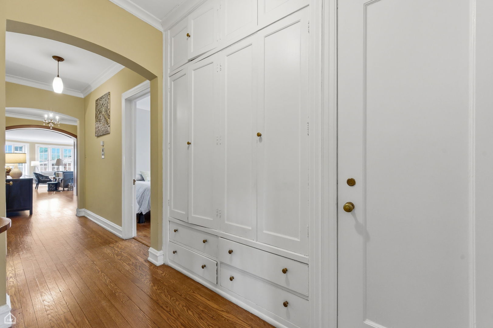 2060 West Farwell Avenue Chicago IL 60645