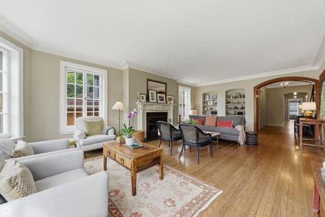 2060 West Farwell Avenue Chicago IL 60645