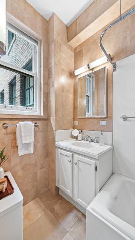 227 East Delaware Place Chicago IL 60611