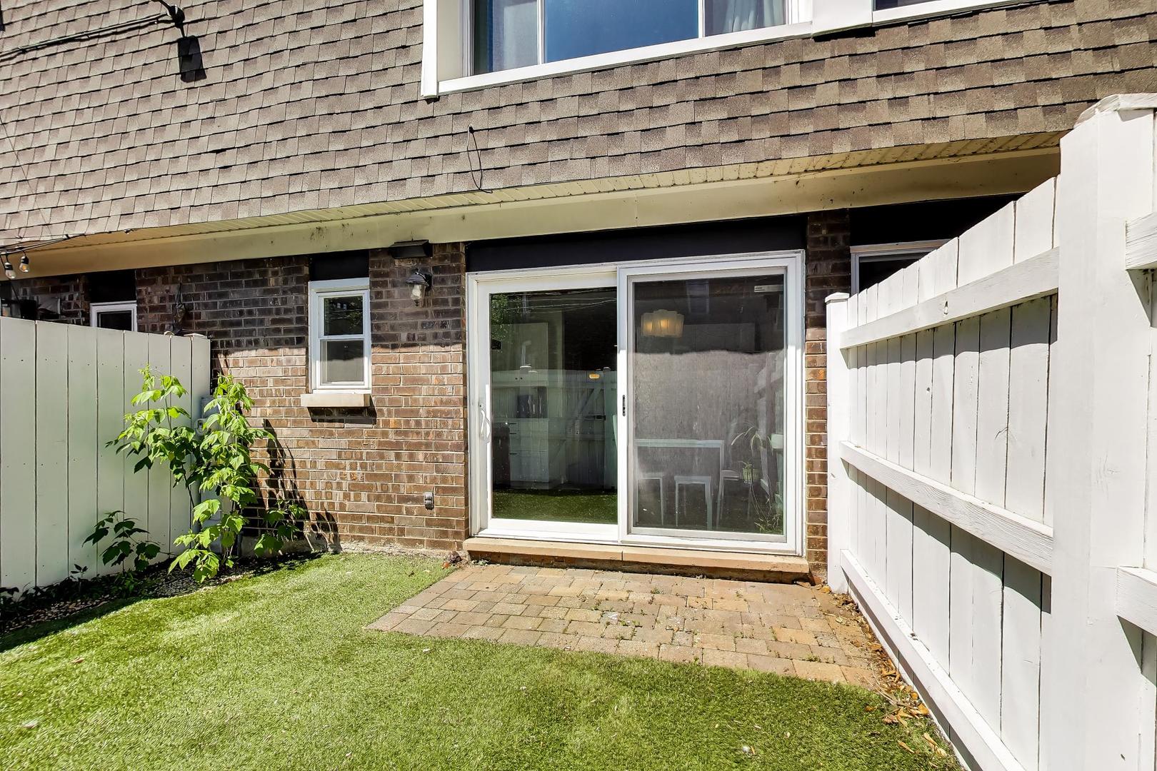 1623 West Belle Plaine Avenue Chicago IL 60613