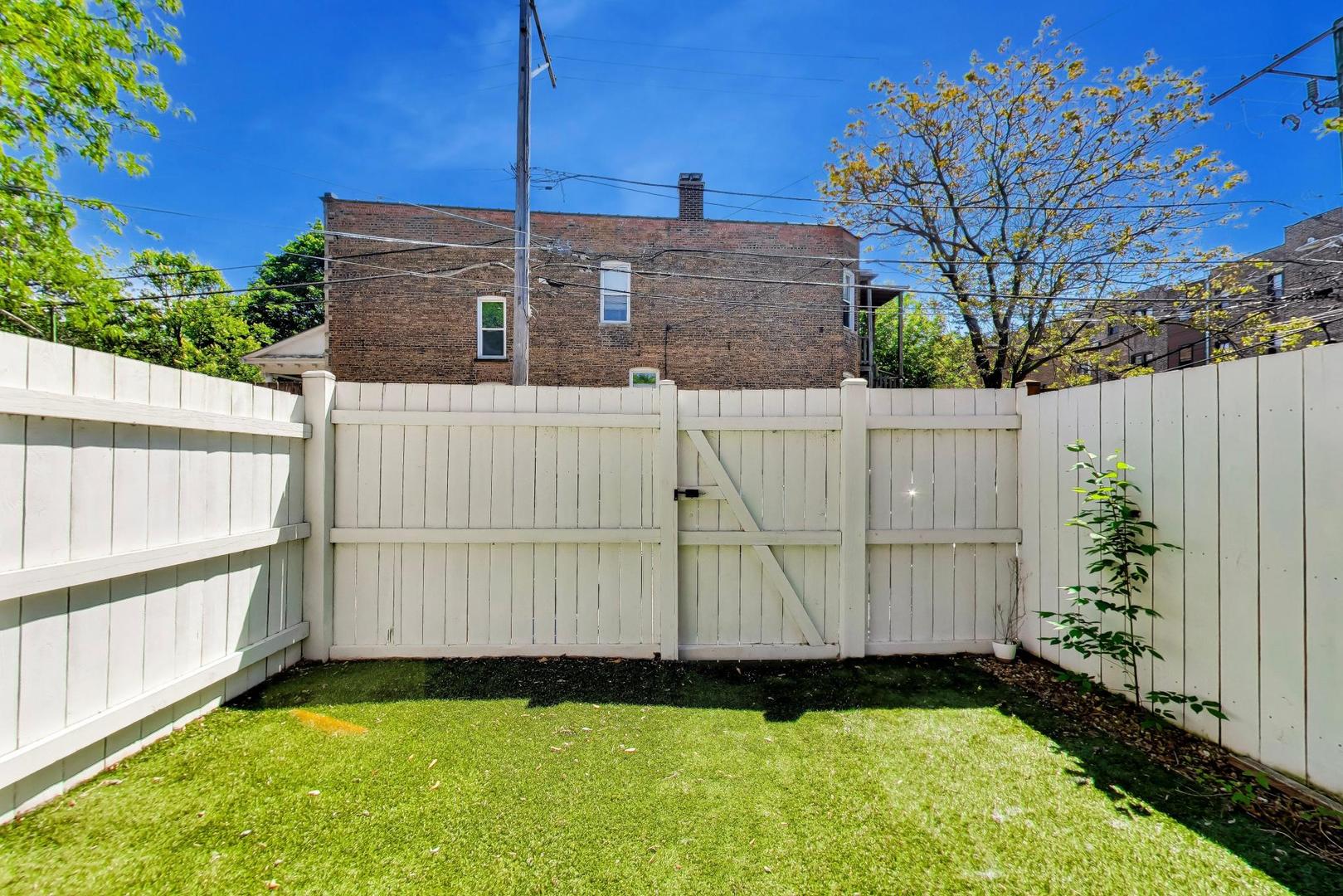 1623 West Belle Plaine Avenue Chicago IL 60613