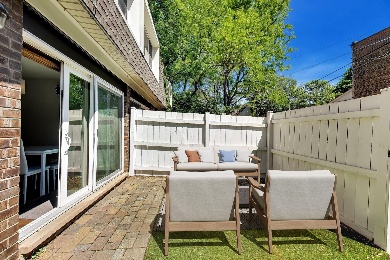 1623 West Belle Plaine Avenue Chicago IL 60613