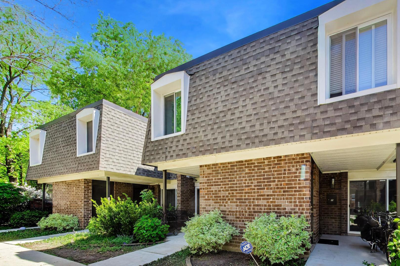 1623 West Belle Plaine Avenue Chicago IL 60613