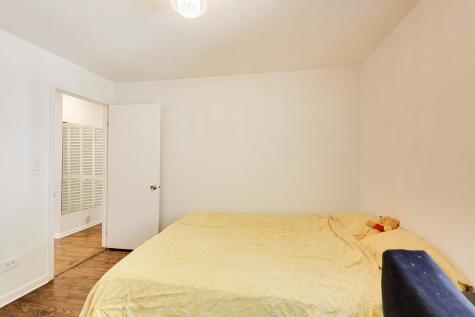 1623 West Belle Plaine Avenue Chicago IL 60613
