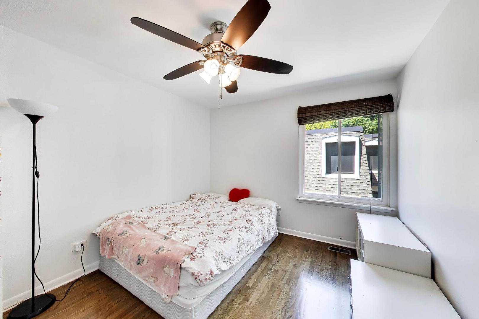 1623 West Belle Plaine Avenue Chicago IL 60613