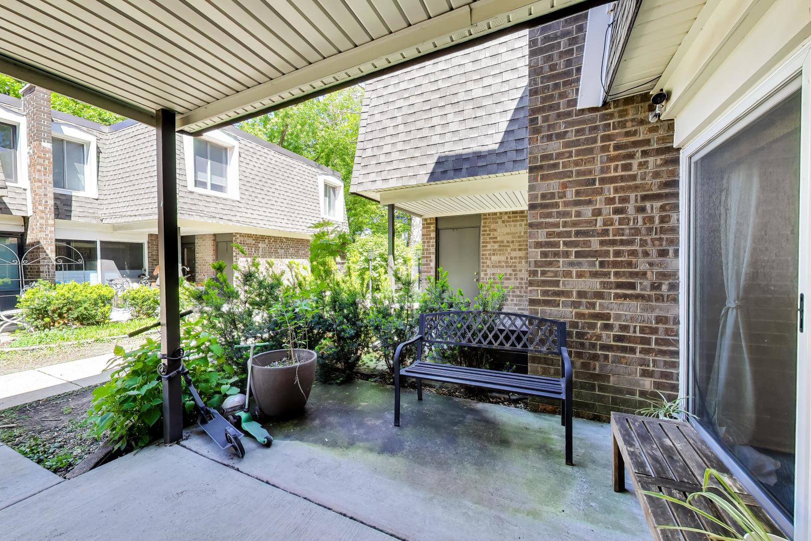 1623 West Belle Plaine Avenue Chicago IL 60613