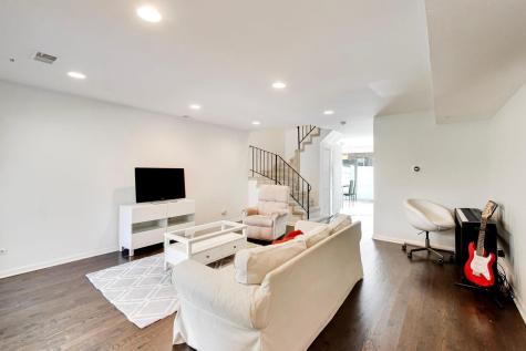 1623 West Belle Plaine Avenue Chicago IL 60613