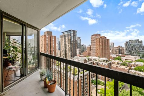 33 West Delaware Place Chicago IL 60610