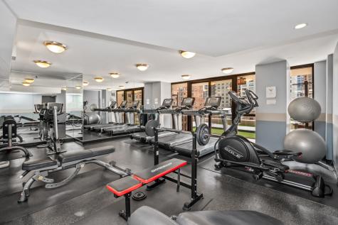 33 West Delaware Place Chicago IL 60610
