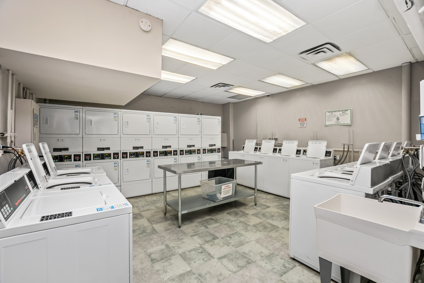 33 West Delaware Place Chicago IL 60610