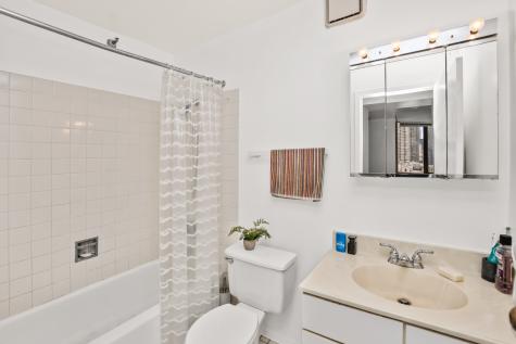 33 West Delaware Place Chicago IL 60610