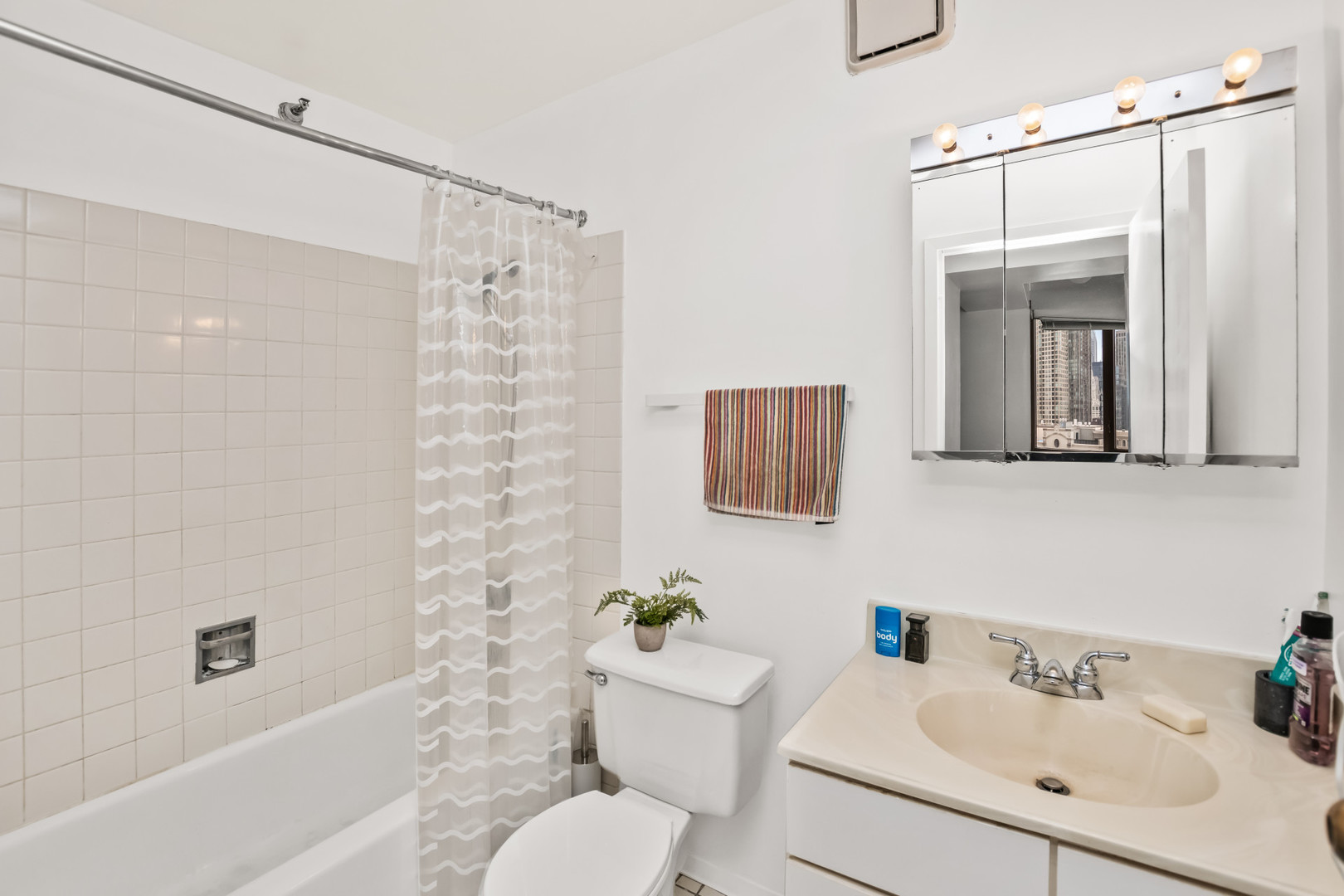 33 West Delaware Place Chicago IL 60610