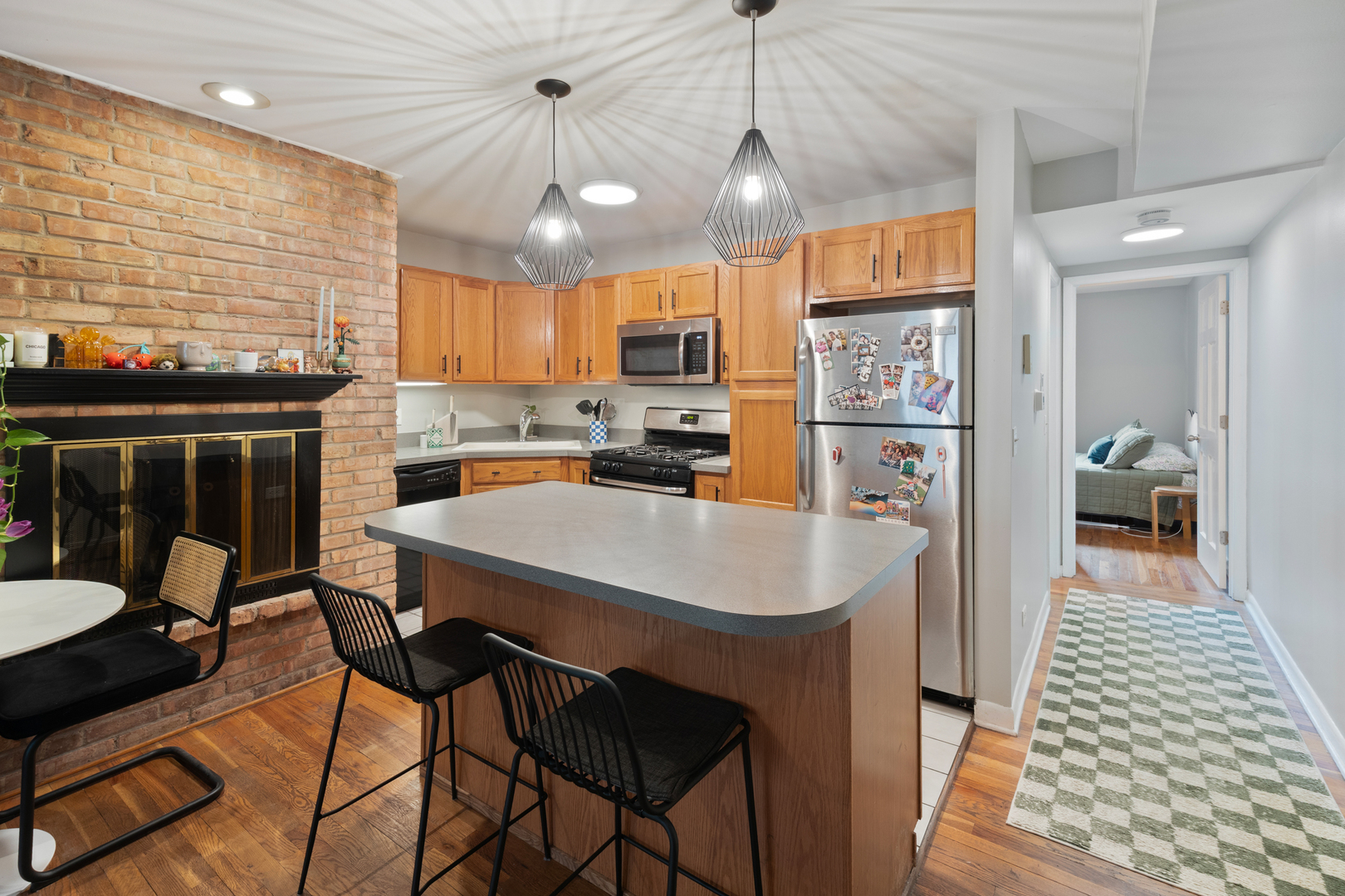 801 West Oakdale Avenue Chicago IL 60657