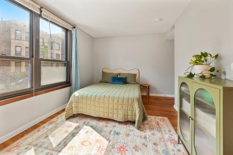 801 West Oakdale Avenue Chicago IL 60657
