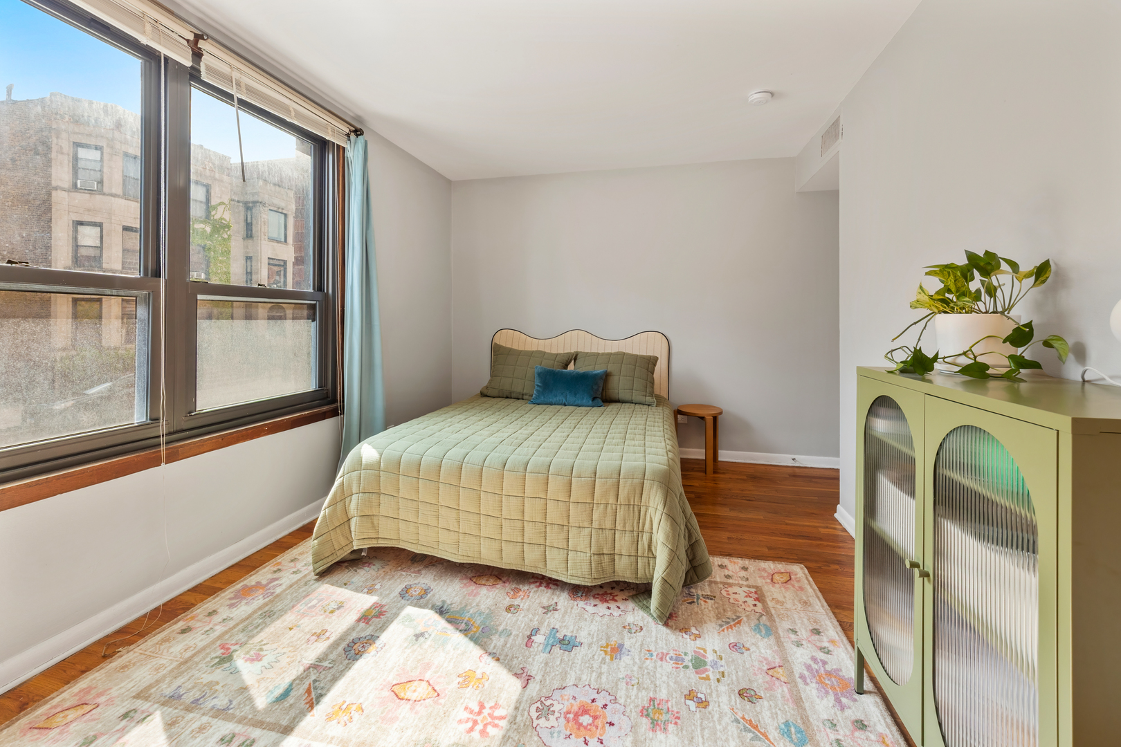 801 West Oakdale Avenue Chicago IL 60657