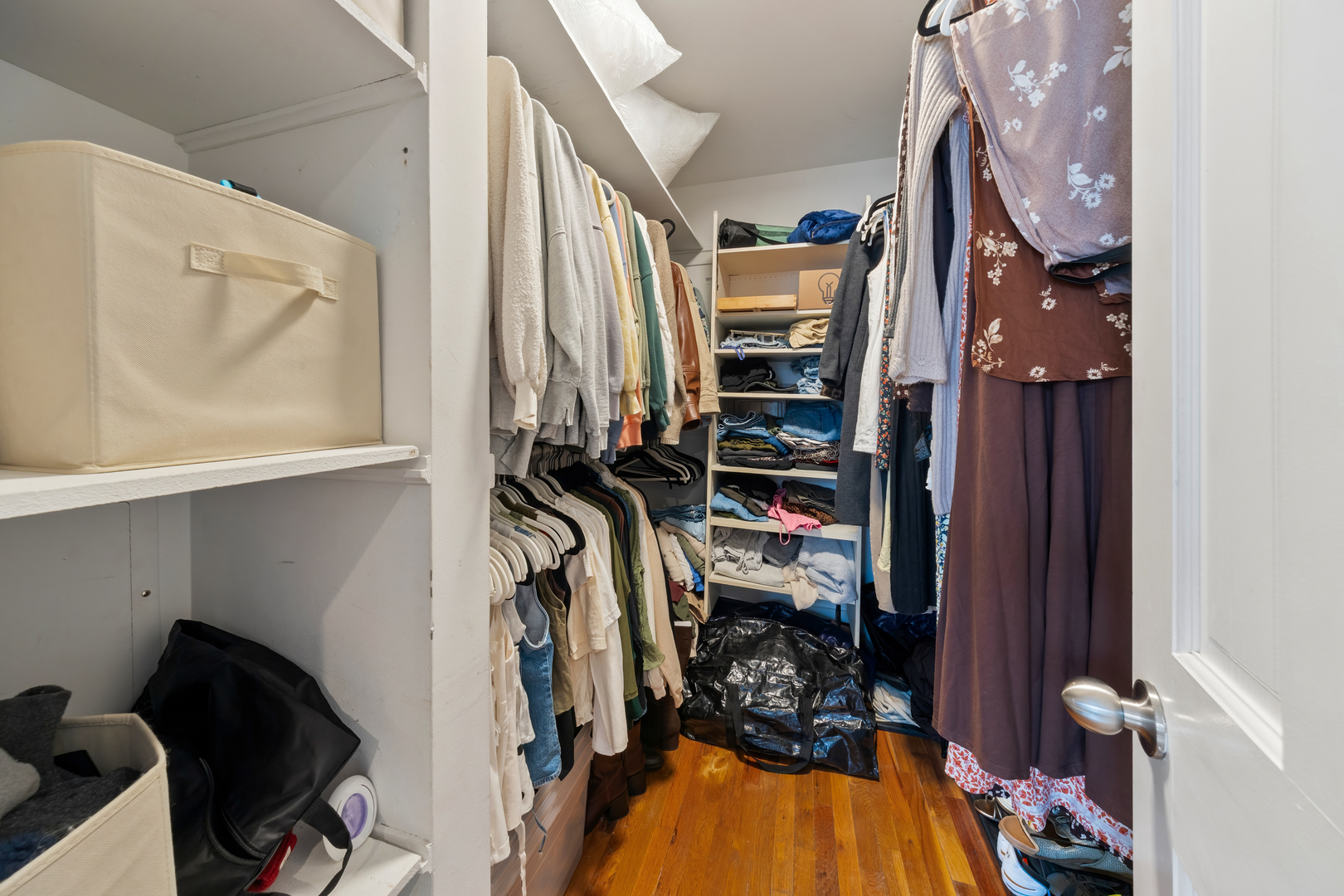 801 West Oakdale Avenue Chicago IL 60657