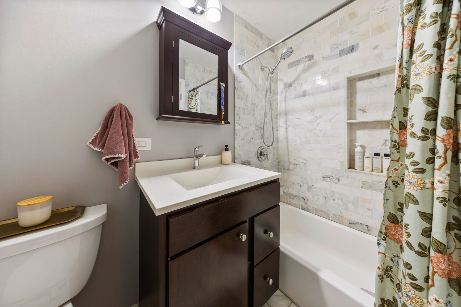 801 West Oakdale Avenue Chicago IL 60657