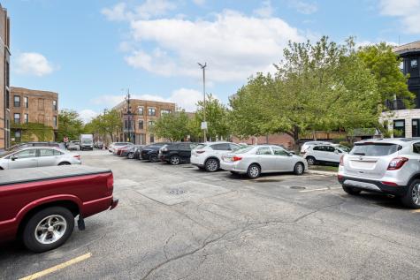 801 West Oakdale Avenue Chicago IL 60657