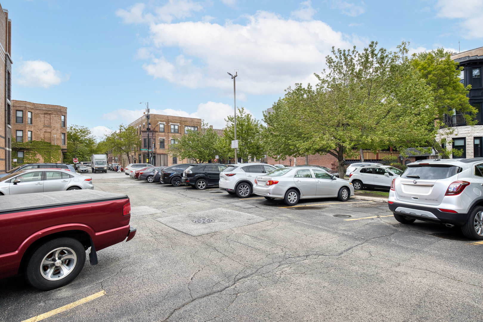 801 West Oakdale Avenue Chicago IL 60657