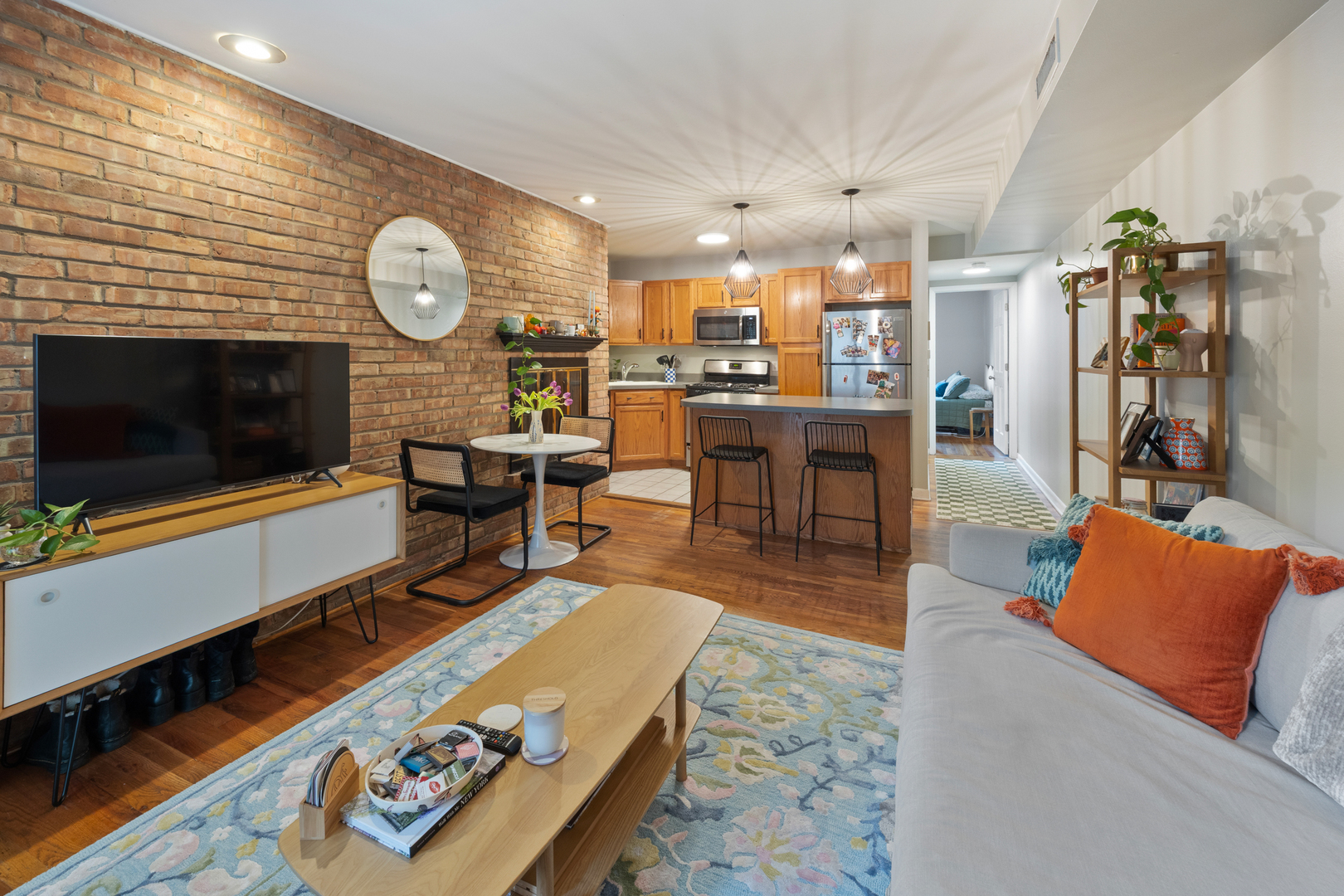 801 West Oakdale Avenue Chicago IL 60657