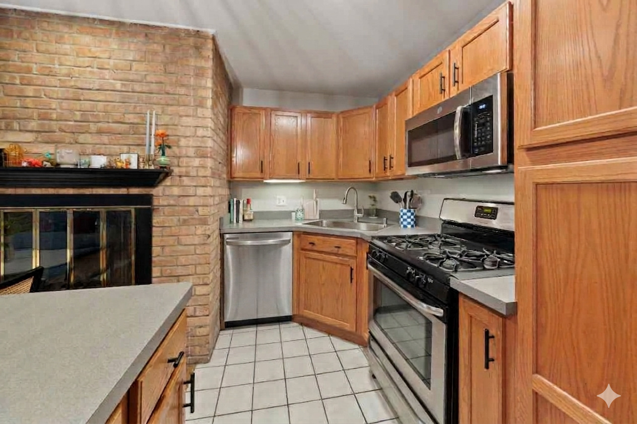 801 West Oakdale Avenue Chicago IL 60657