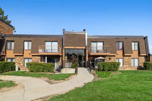 711 Tipperary Court W Schaumburg IL 60193