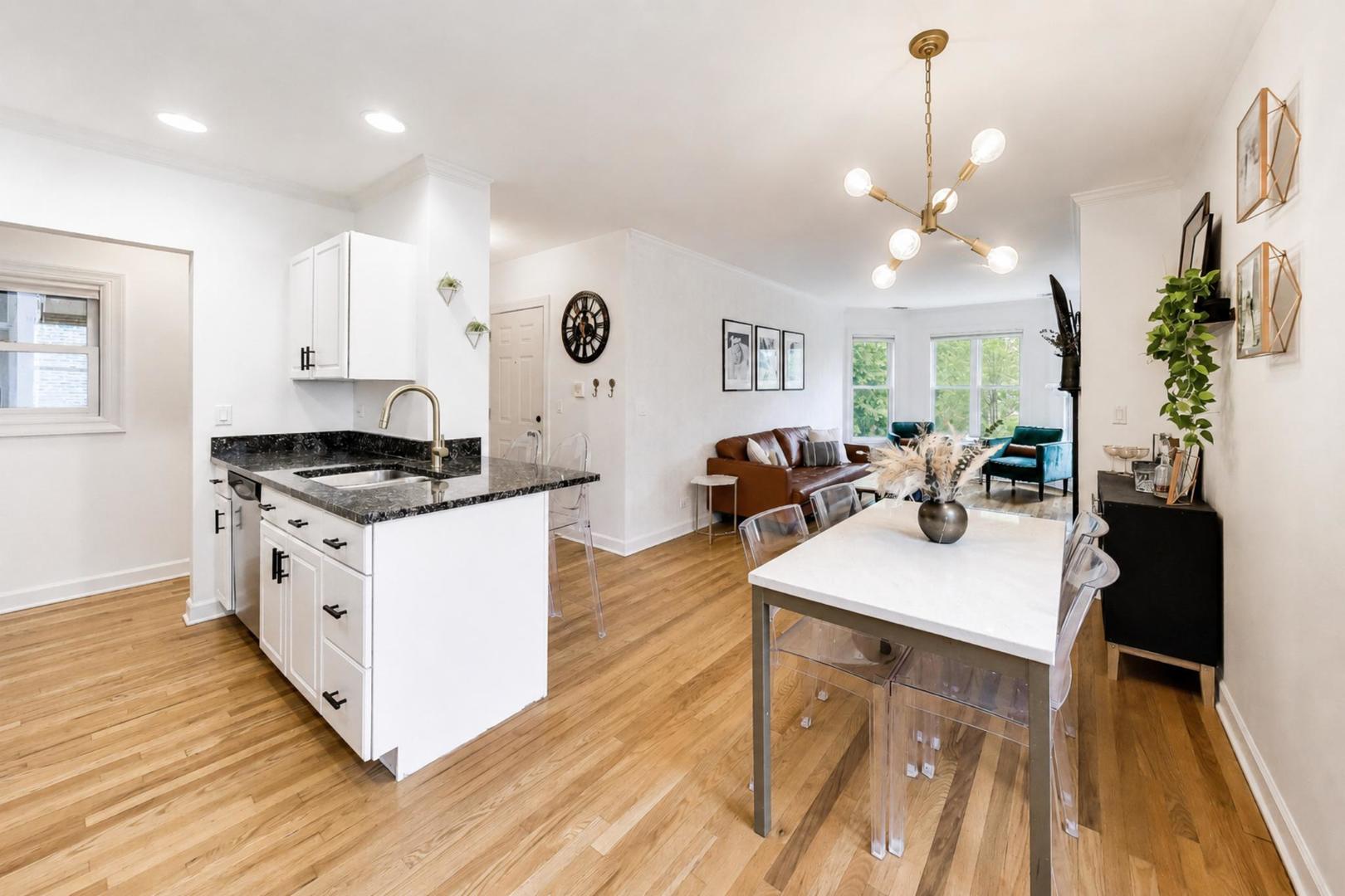 3051 North Clifton Avenue Chicago IL 60657