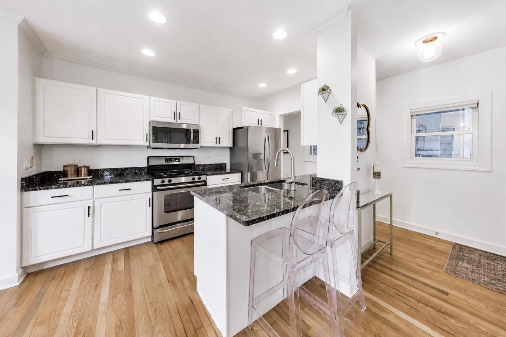 3051 North Clifton Avenue Chicago IL 60657
